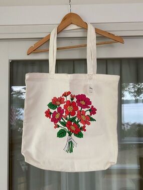 Disney / Vera Bradley Collab Woodlark Tote Bag Mickey Meadow Bouquet